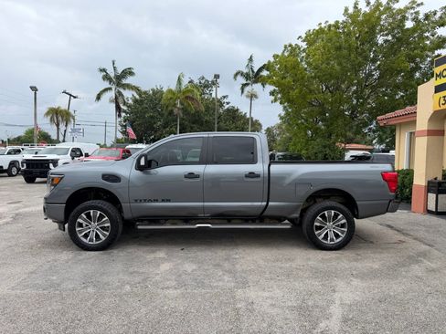 Used 2018 Nissan Titan SV w/ SV Convenience Package AWD/4WD image 2