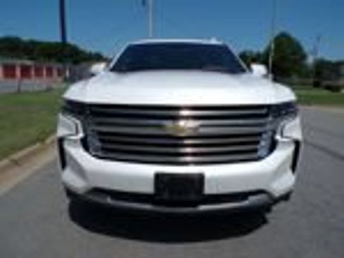 Used 2023 Chevrolet Suburban High Country w/ Advanced Technology Package AWD/4WD image 8