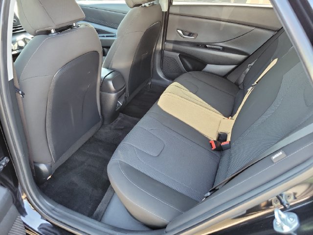 Used 2024 Hyundai Elantra SE FWD image 23