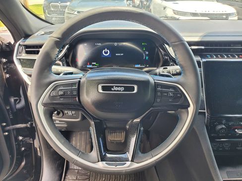Used 2022 Jeep Grand Cherokee Trailhawk w/ Advanced Protech Group II AWD/4WD image 21
