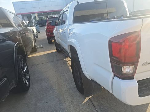 Used 2023 Toyota Tacoma SR5 w/ Technology Package AWD/4WD image 7
