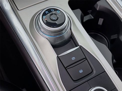 Used 2024 Ford Explorer XLT w/ Equipment Group 202A AWD/4WD image 22