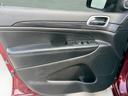 Used 2019 Jeep Grand Cherokee Altitude image 22