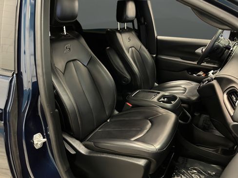 Used 2024 Chrysler Pacifica Limited FWD image 24