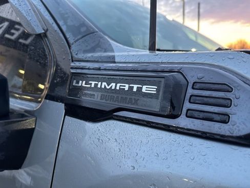 Used 2024 GMC Sierra 3500 Denali Ultimate image 9