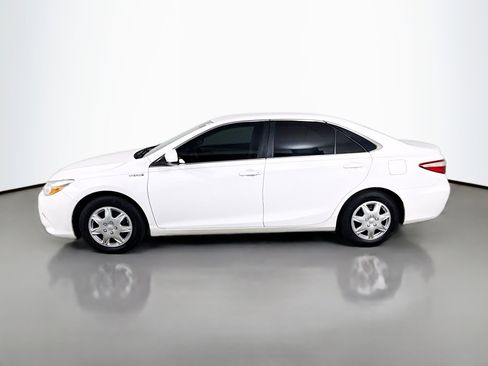 Used 2016 Toyota Camry LE image 6