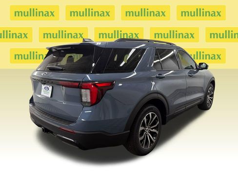 New 2026 Ford Explorer ST-Line image 3
