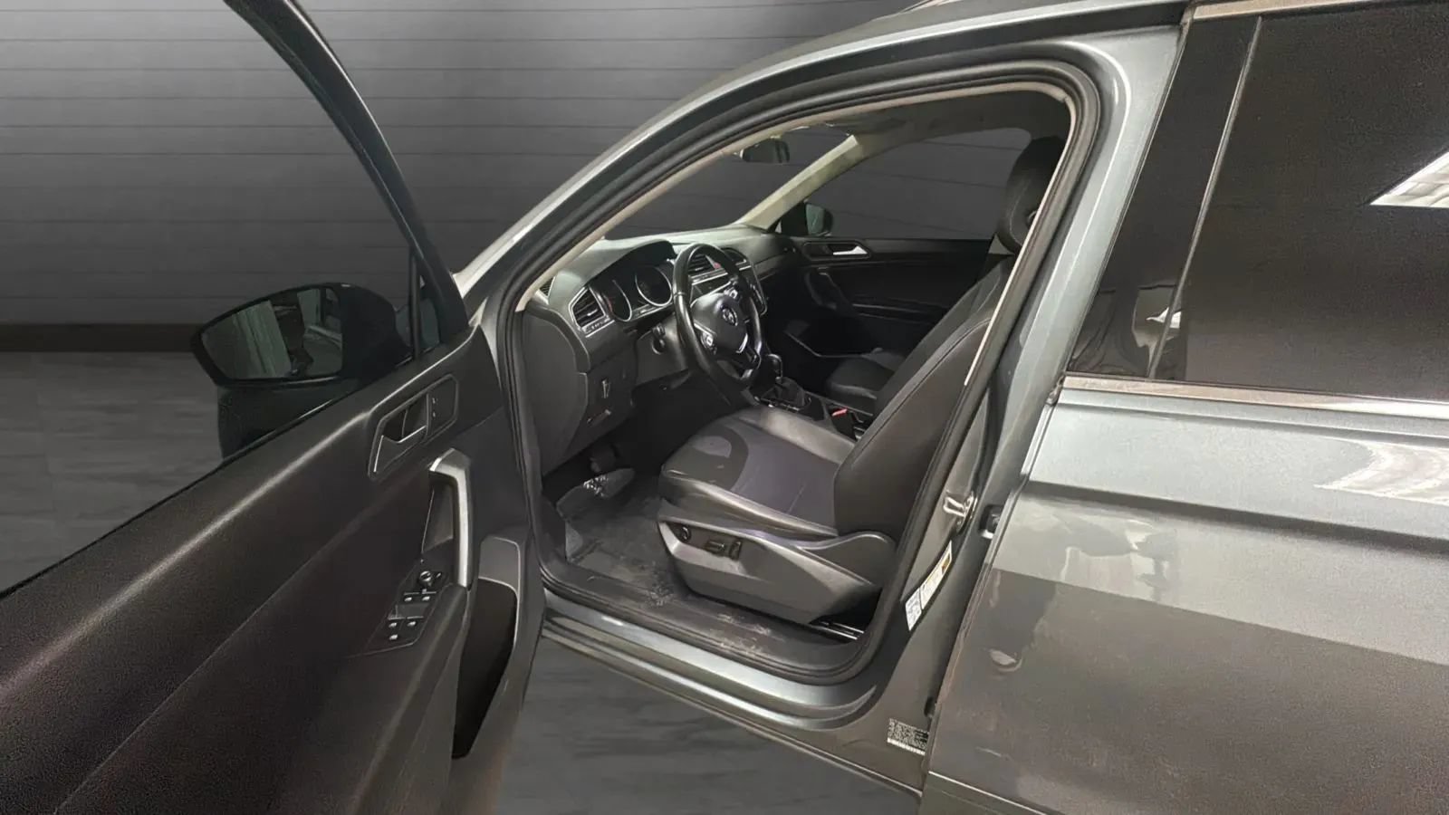 Used 2019 Volkswagen Tiguan SE FWD image 23