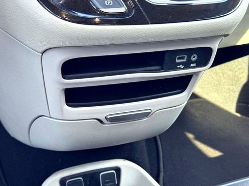 Used 2019 Chrysler Pacifica Touring-L image 26