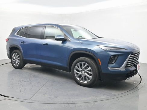 Used 2025 Buick Enclave Preferred image 7