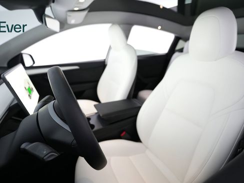 Used 2023 Tesla Model Y Long Range image 4