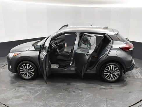 Used 2023 Nissan Kicks SV image 7