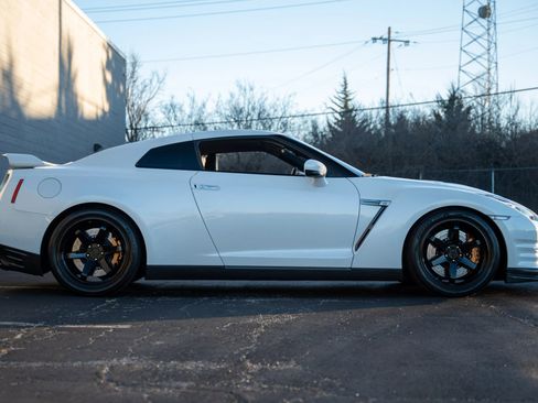 Used 2013 Nissan GT-R Premium image 9