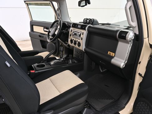 Used 2010 Toyota FJ Cruiser 4WD image 15