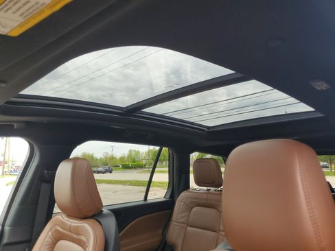 Used 2023 Lincoln Aviator Reserve w/ Equipment Group 201A AWD/4WD image 11