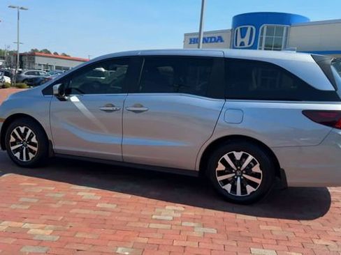 Certified 2025 Honda Odyssey EX-L image 8
