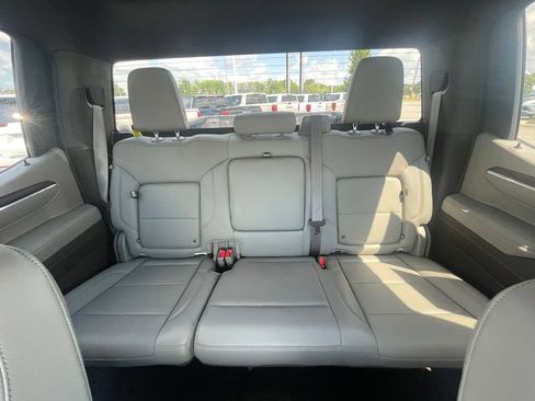 Used 2023 GMC Sierra 1500 SLT AWD/4WD image 20