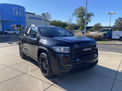 Used 2022 GMC Acadia SLE w/ Driver Convenience Package image 2