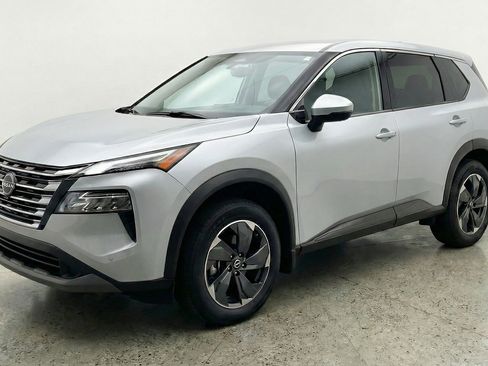 Used 2025 Nissan Rogue SV AWD/4WD image 3