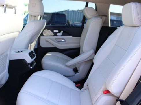 Used 2024 Mercedes-Benz GLS 450 4MATIC image 43