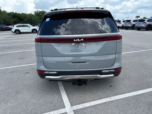 Used 2024 Kia Carnival SX FWD image 4