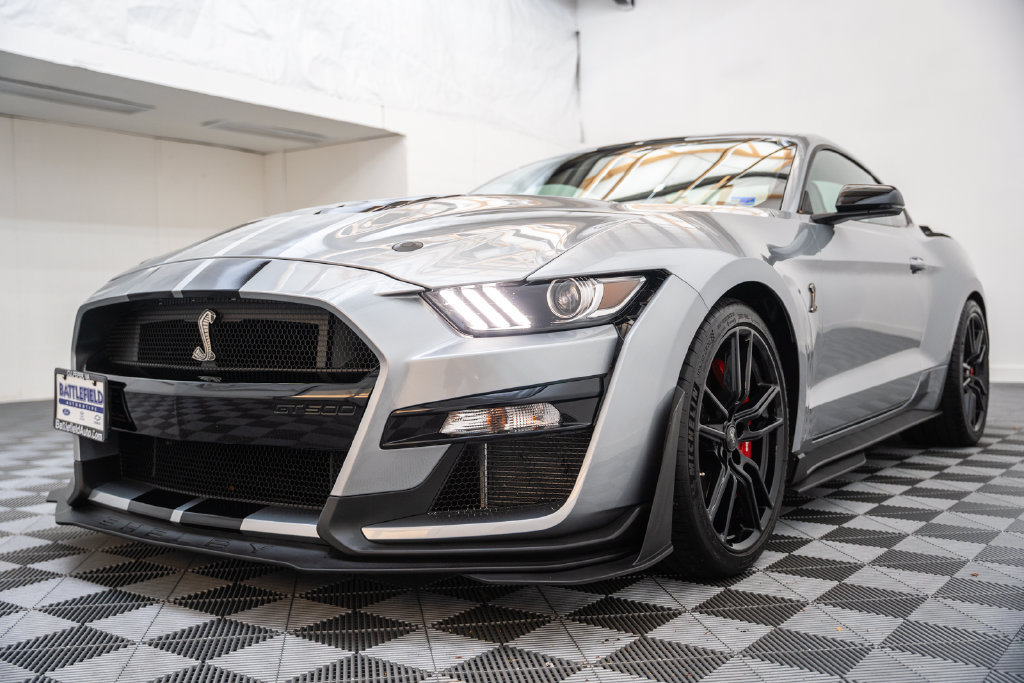 Used 2020 Ford Mustang Shelby GT500 w/ Technology Package RWD image 3
