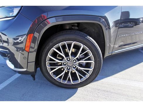 Used 2021 Jeep Grand Cherokee L Summit image 31