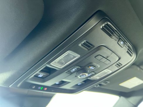 Used 2024 Cadillac Escalade Premium Luxury RWD image 18