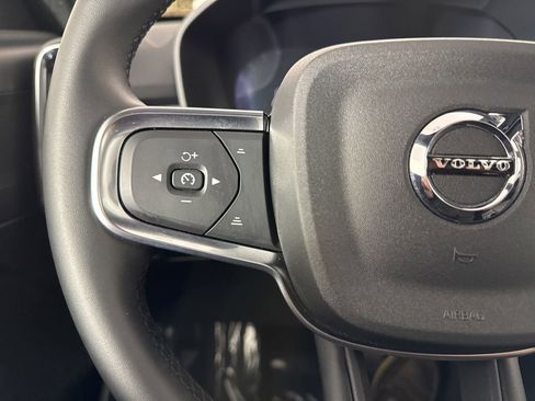 Used 2025 Volvo XC40 B5 Core AWD/4WD image 32