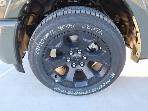 New 2026 RAM 1500 4x4 Crew Cab image 18