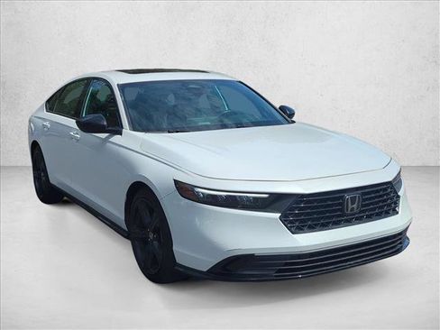 Used 2025 Honda Accord Sport image 3