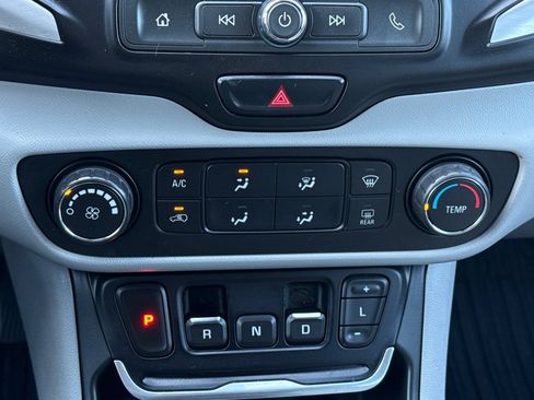 Used 2018 GMC Terrain SLE FWD image 21