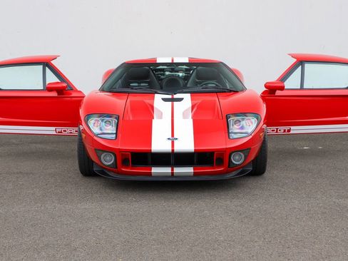 Used 2006 Ford GT RWD image 42
