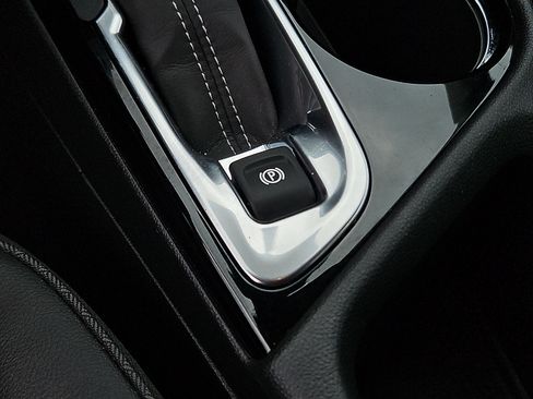 Used 2023 Buick Encore GX Select w/ Sport Touring Package FWD image 25