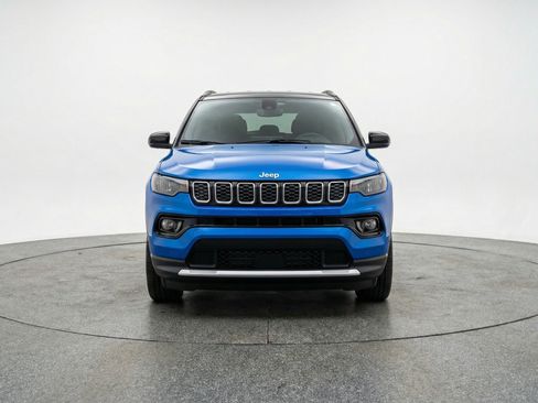 Used 2025 Jeep Compass Limited AWD/4WD image 2