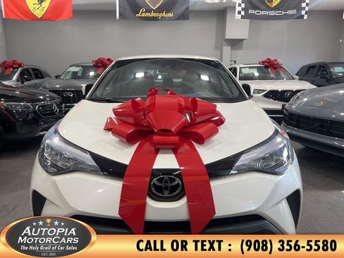 Used 2021 Toyota C-HR XLE image 9