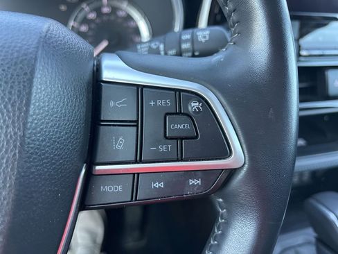 Used 2023 Toyota Highlander XLE AWD/4WD image 26