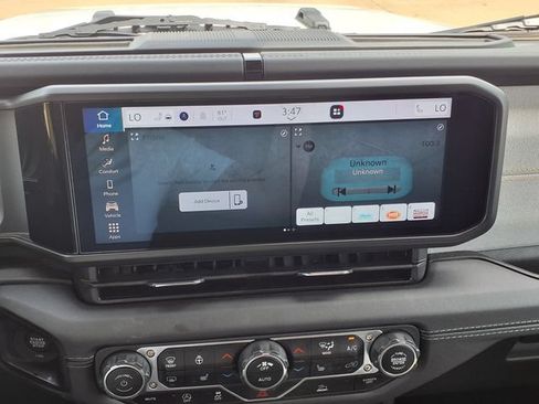 Used 2025 Jeep Wrangler Unlimited Sahara AWD/4WD image 24