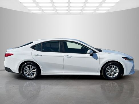 Used 2025 Toyota Camry LE image 3