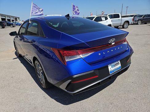 Used 2024 Hyundai Elantra SEL FWD image 5