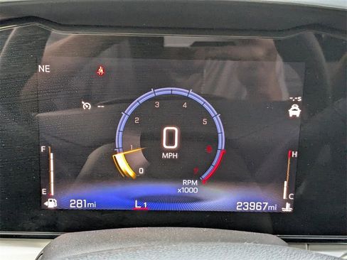 Certified 2025 Chevrolet Trax LT image 29