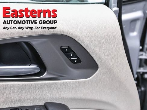 Used 2024 Chrysler Pacifica Touring-L FWD image 21