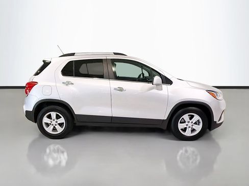 Used 2019 Chevrolet Trax LT w/ LT Convenience Package FWD image 7