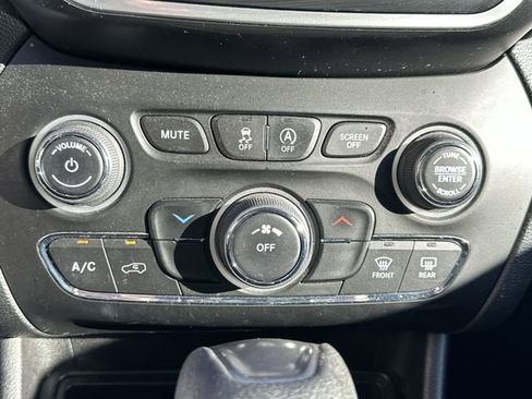 Used 2020 Jeep Cherokee Latitude image 22