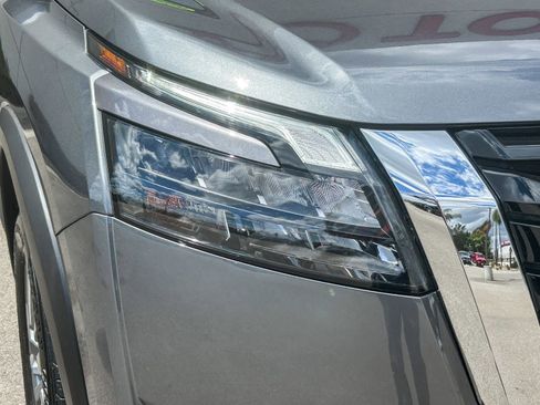 Used 2025 Nissan Pathfinder SV FWD image 4