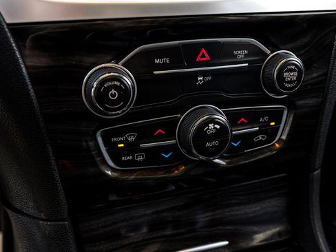 Used 2017 Chrysler 300 Limited w/ Value Package image 33