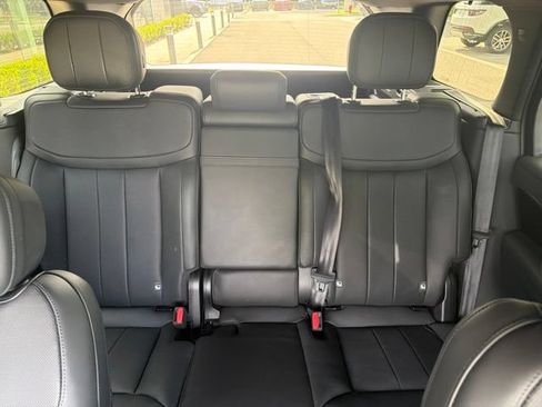 Used 2025 Land Rover Range Rover SE AWD/4WD image 11