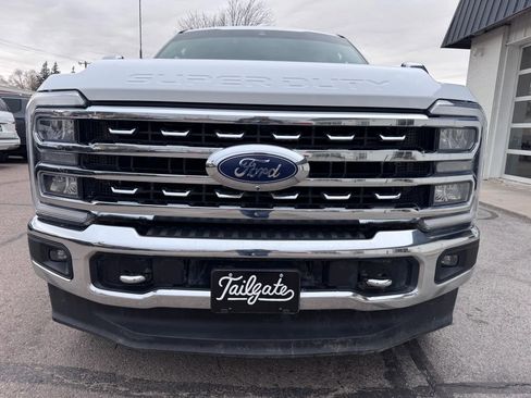 Used 2023 Ford F250 Lariat w/ Chrome Package image 3