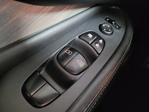 Used 2018 Nissan Murano SV FWD image 27