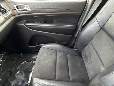 Used 2018 Jeep Grand Cherokee Altitude image 12